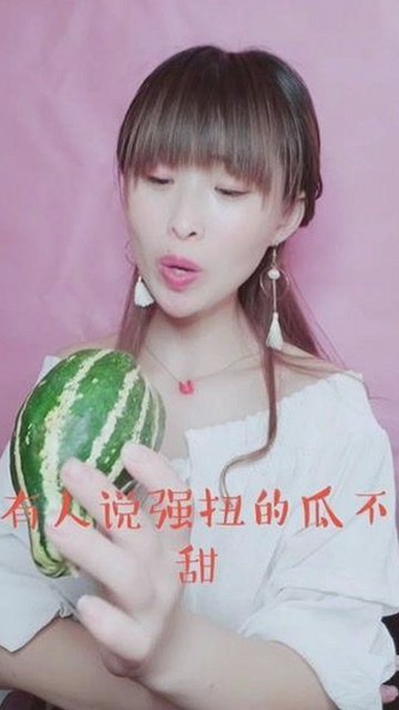 揭秘娱乐圈网红反差背后真相，吃瓜群众热议不断